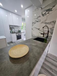 a kitchen with a wooden plate on a counter at Estoril House in Estoril