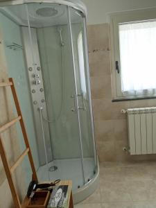 a shower with a glass door in a bathroom at B&B Villa Verde in Pesche