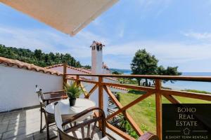 Gallery image of Casa Calma Beachfront 3bdrm Maisonette in Mola Kalyva