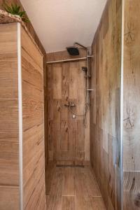 Ένα μπάνιο στο Villa Koren