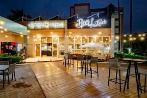 a restaurant with chairs and tables in front of it at ibis budget Piracicaba in Piracicaba