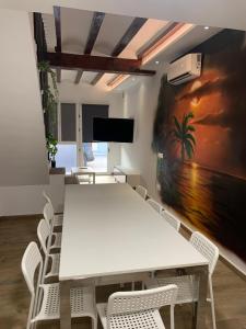 a conference room with a white table and chairs at Apartamento El Atardecer in El Perelló