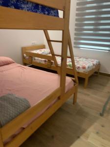 a bedroom with two bunk beds and a window at Apartamento El Atardecer in El Perelló