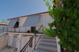 a building with stairs leading up to it at Apartment Poli šterne, two rooms and pet friendly in Rakalj