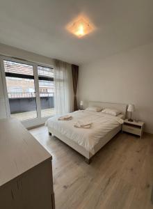 Ένα ή περισσότερα κρεβάτια σε δωμάτιο στο Elegant Escape apartment II - City Centre & Free Parking