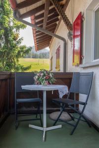 Balkón nebo terasa v ubytování Churfirsten Blick- Charme mit Aussicht & Liftnähe + 9 fotografií