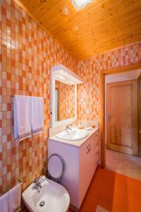a bathroom with a sink and a toilet at Adega Pedra do Lagar in Calheta de Nesquim
