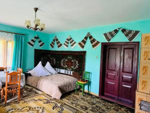 Ένα ή περισσότερα κρεβάτια σε δωμάτιο στο Casa dintre coline