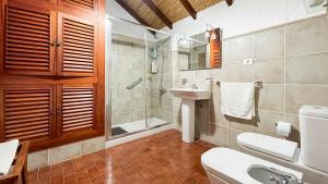Bilik mandi di El Caserón de Teror +51 gambar