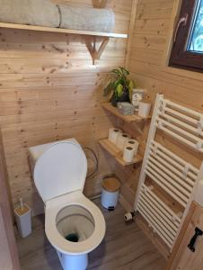 Koupelna v ubytování Bee house