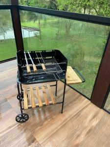 Kemudahan BBQ tersedia untuk tetamu di chalet