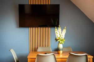 Televisyen dan/atau pusat hiburan di Stay Çil - 6 beds near A49 & Park Schönfeld