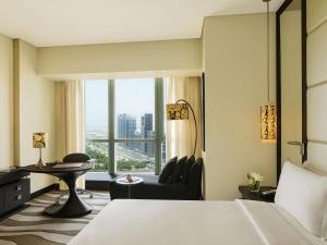 Cama o camas de una habitación en Sofitel Abu Dhabi Corniche