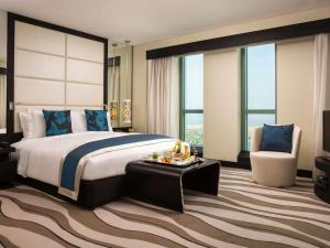 Cama o camas de una habitación en Sofitel Abu Dhabi Corniche