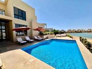 Πισίνα στο ή κοντά στο Luxury Villas in Tawila El Gouna +184 φωτογραφίες