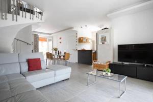 TV/trung tâm giải trí tại Luxury Hot tub Swimming pool Private pool Wi-Fi BBQ