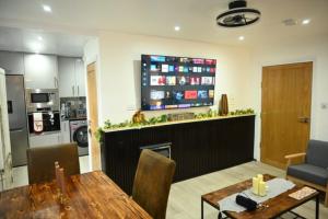 Η κουζίνα ή μικρή κουζίνα στο Watermead Retreat Bungalow