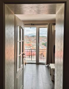 Balkón nebo terasa v ubytování Villa Flora Apartments Krushevo