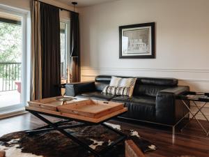 Χώρος καθιστικού στο 2 bedroom suite with views of Sommets St-Sauveur