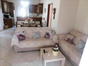 A seating area at Villa Elvira