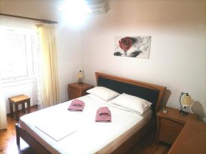 A bed or beds in a room at Villa Elvira