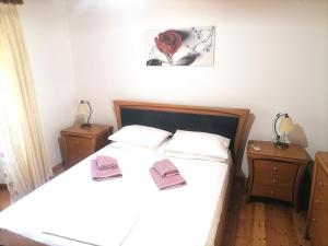 A bed or beds in a room at Villa Elvira