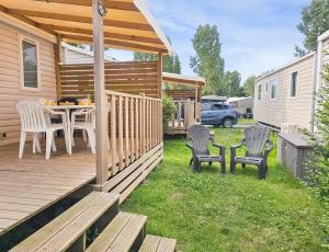 Κήπος έξω από το Camping Riva Bella