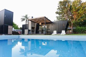 a house with a swimming pool in front of a house at REFUGIO URBANO RINCON Casa Premium in Colastiné