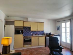 Kuchyň nebo kuchyňský kout v ubytování Apartment, center, parking, balconies, clim + 10 fotografií