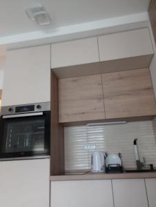 a kitchen with a microwave and a counter top at Apartmant Novaković in Vrnjačka Banja