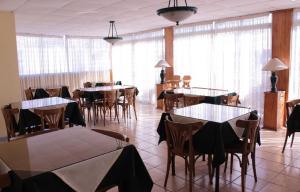 Een restaurant of ander eetgelegenheid bij Hotel Marsal