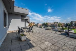 Balkón nebo terasa v ubytování three-room apartment with terrace Free Wifi