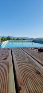 uitzicht op de binnenzijde van een zwembad bij Podbucznik 3 Leskowiec in Targoszów