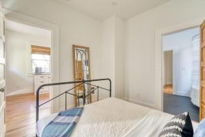 Katil atau katil-katil dalam bilik di Stay Portland - The Trésor Suite- Cold Brew & Craft Beers