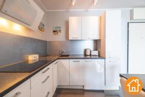 Kuchyňa alebo kuchynka v ubytovaní Apartamenty Horyzont - visitopl