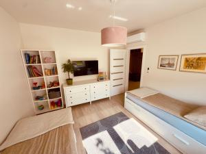 Postel nebo postele na pokoji v ubytování Apartament u kucharzy Łysica 2