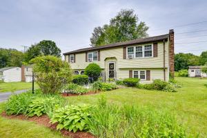 Κήπος έξω από το Private Yard and Covered Deck Vintage Windsor Home