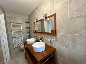a bathroom with two sinks and a mirror at Maison de Coeur - Futuroscope in Jaunay-Clan +15 photos