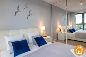 Posteľ alebo postele v izbe v ubytovaní Apartamenty Horyzont - visitopl