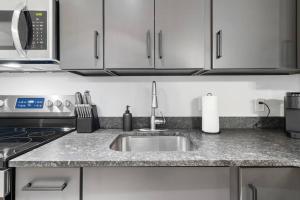 Η κουζίνα ή μικρή κουζίνα στο The Lofts of Downtown 540 N 2nd St #207 +17 φωτογραφίες