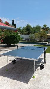 a ping pong table sitting on top of a sidewalk at La Paillote in Villeneuve-lès-Maguelonne