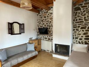 Μια τηλεόραση ή/και κέντρο ψυχαγωγίας στο Lara´s house