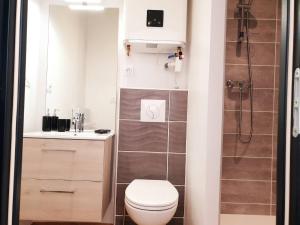 Ένα μπάνιο στο Sadi Carnot - 2A