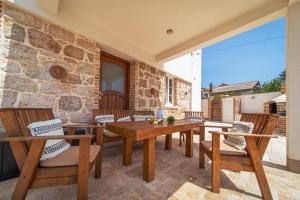 Patio alebo iná vonkajšia časť ubytovania Villa Joy 4ever