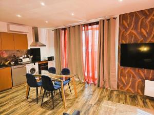 a kitchen and dining room with a table and chairs at Mitrons - Apt B in Saint-Affrique