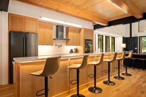 Gallery image of Spotted Dog Lodge in Rhododendron +42 photos