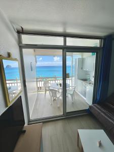 Balkon atau teras di Diamant Bleu studio, piscine, vue mer