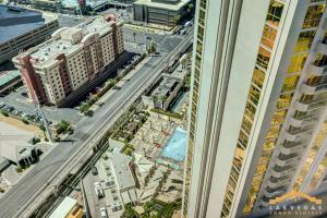 Linna Las Vegas üldine vaade või majutusasutusest MGM Signature-30-619 Strip View Jacuzzi Studio pildistatud vaade