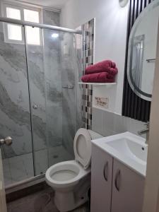 Koupelna v ubytování APARTAMENTO 3 habitaciones y piscina a solo 15 minutos del aeropuerto + 9 fotografií