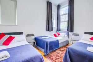 Postel nebo postele na pokoji v ubytování Georgian Hotel + 9 fotografií